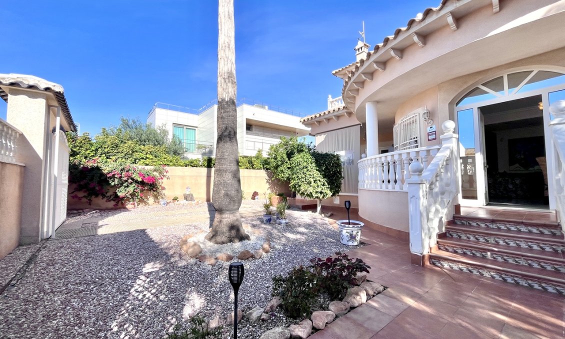 Resale - Villa -
La Zenia - Costa Blanca