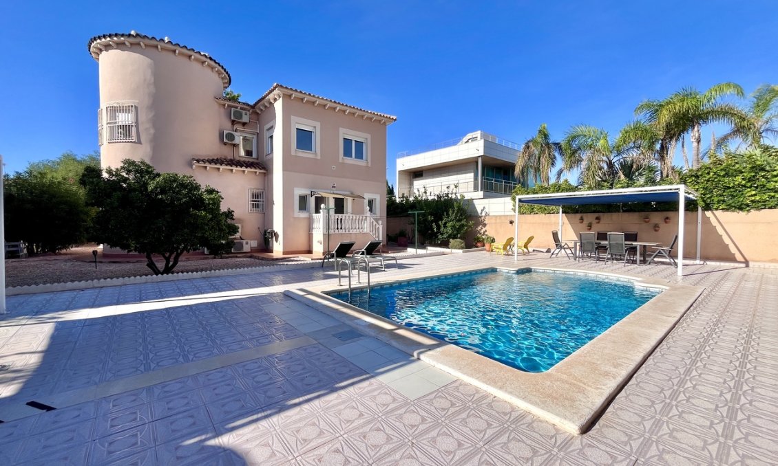 Resale - Villa -
La Zenia - Costa Blanca