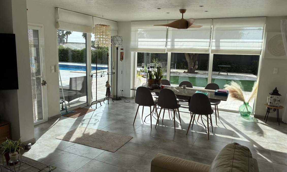 Resale - Villa -
Crevillent - Costa Blanca