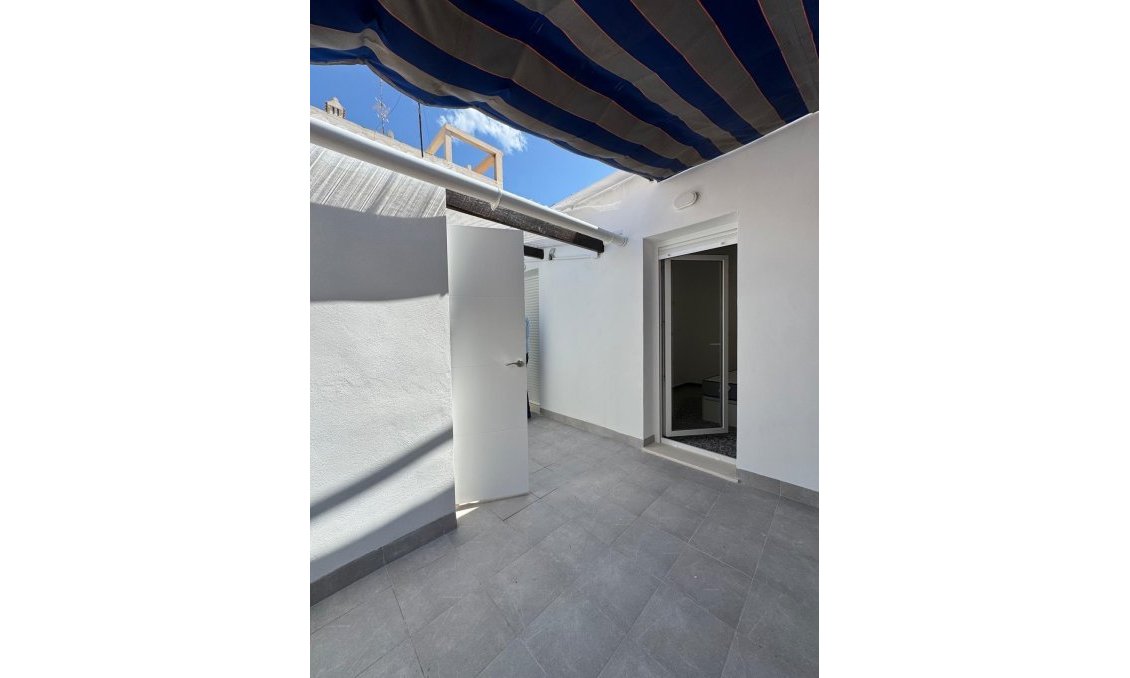 Resale - Apartment -
Torrevieja - Centro