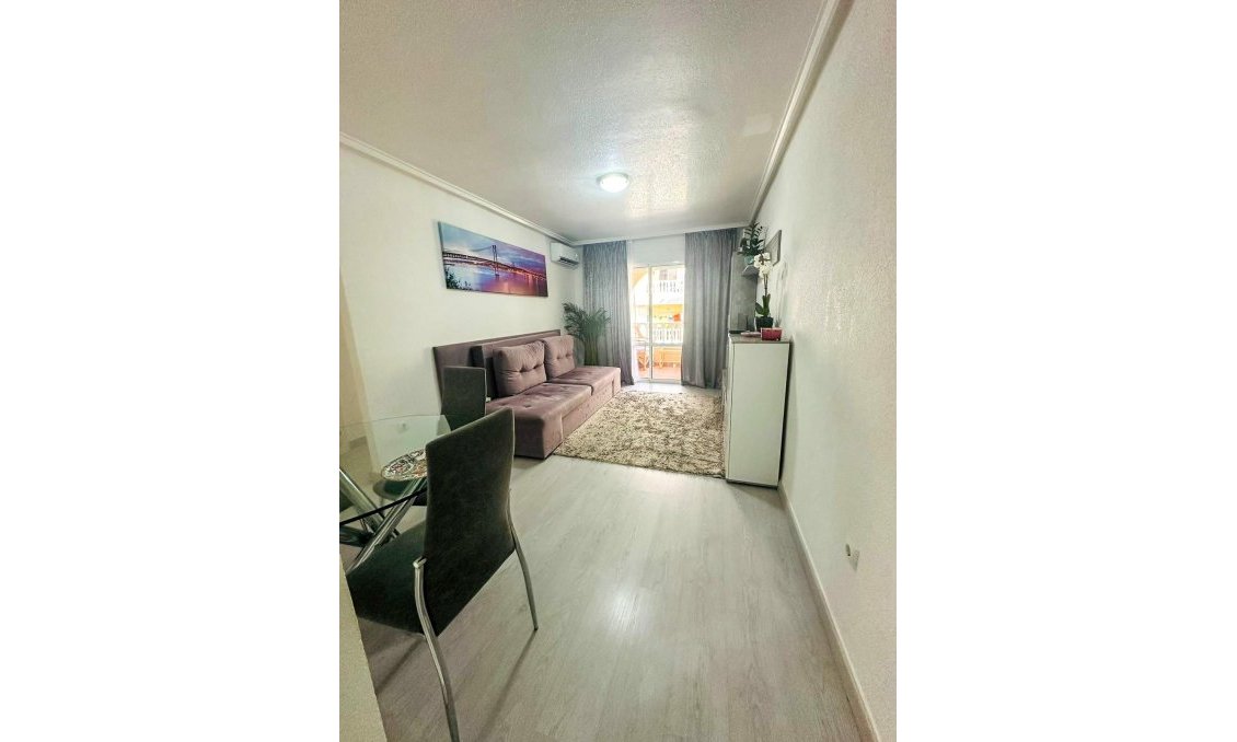 Resale - Apartment -
Torrevieja - Centro