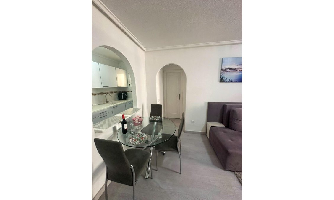 Resale - Apartment -
Torrevieja - Centro