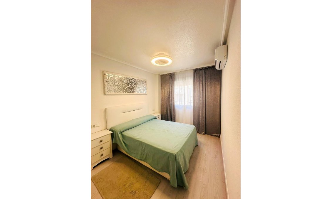 Resale - Apartment -
Torrevieja - Centro
