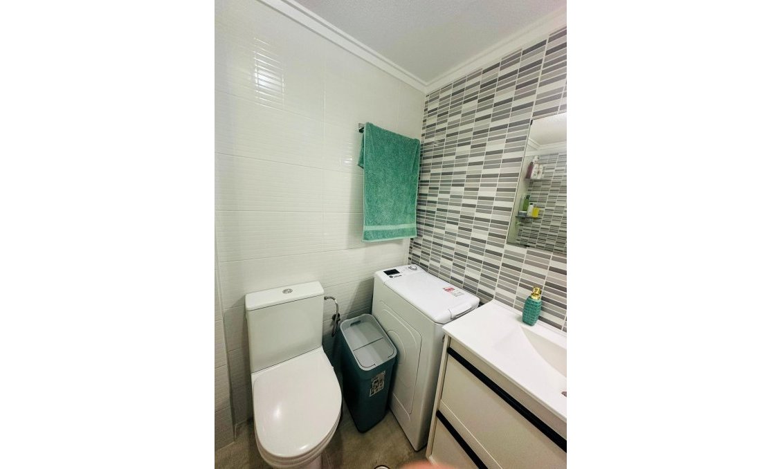 Resale - Apartment -
Torrevieja - Centro