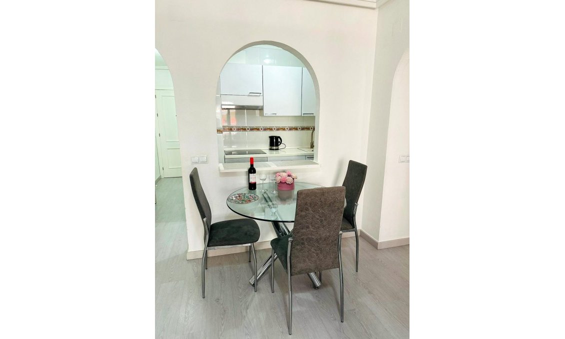 Resale - Apartment -
Torrevieja - Centro