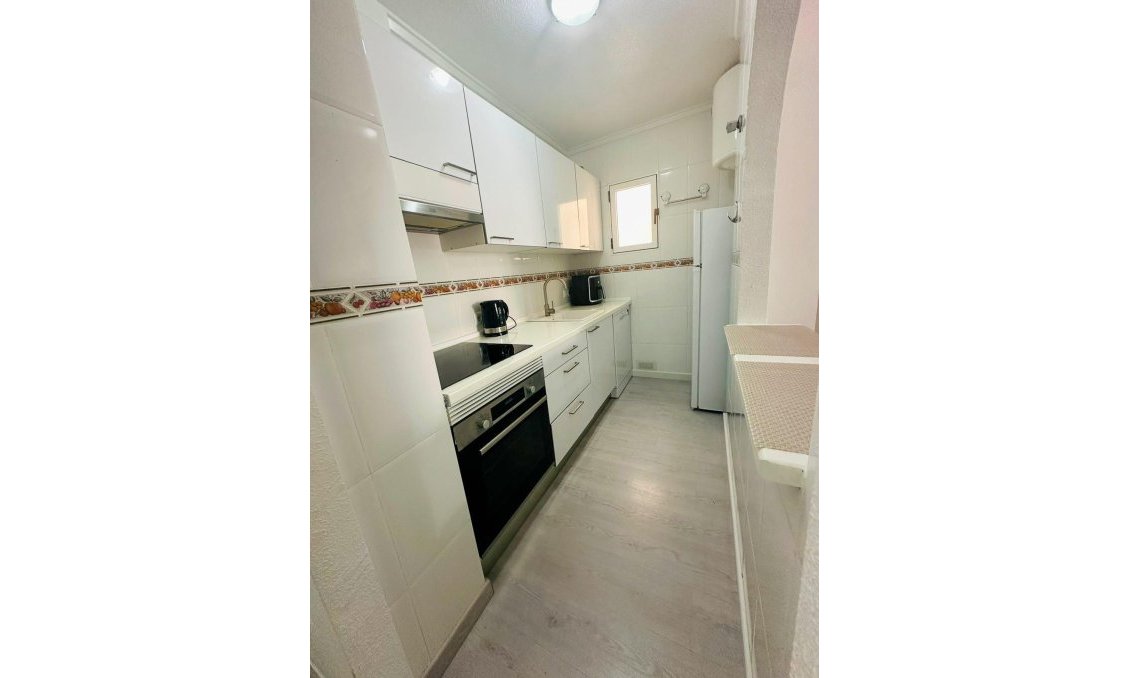 Resale - Apartment -
Torrevieja - Centro