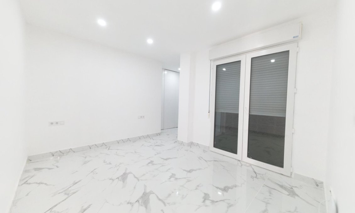 Resale - Apartment -
Torrevieja - Playa De Los Naufragos