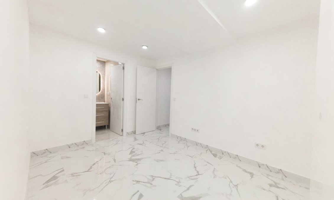 Resale - Apartment -
Torrevieja - Playa De Los Naufragos