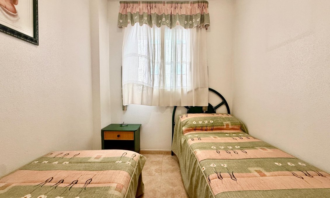 Resale - Apartment -
Torrevieja - Centro