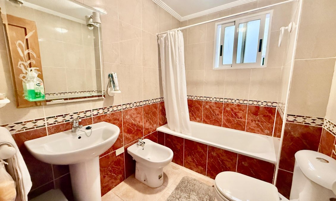 Resale - Apartment -
Torrevieja - Centro