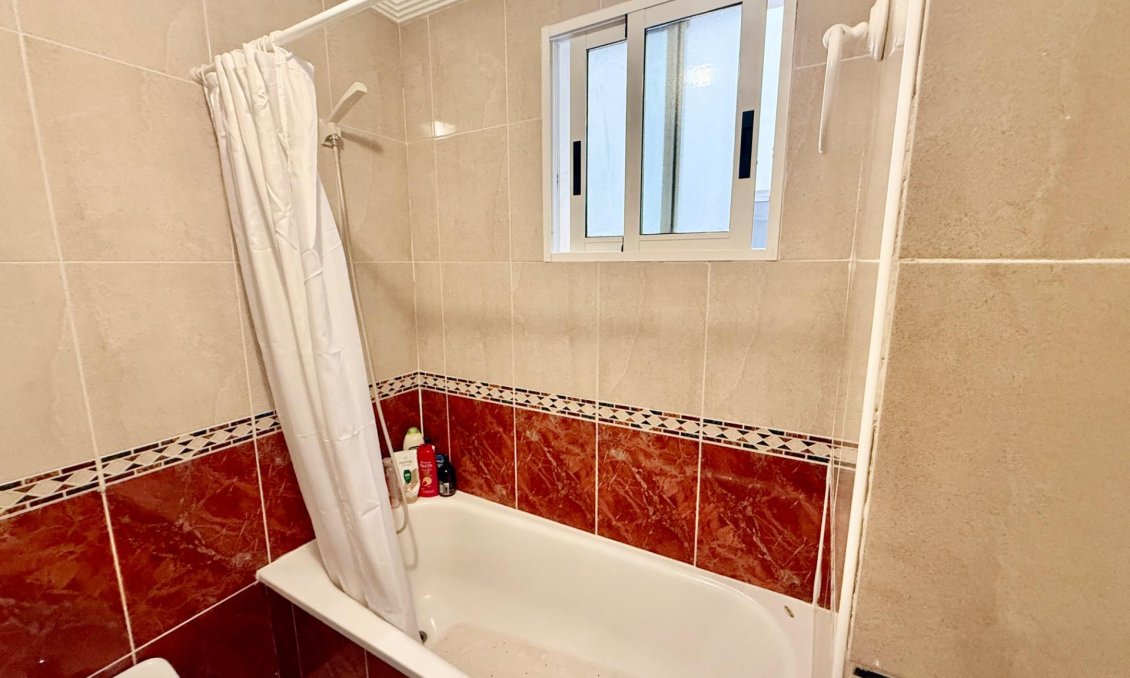 Resale - Apartment -
Torrevieja - Centro