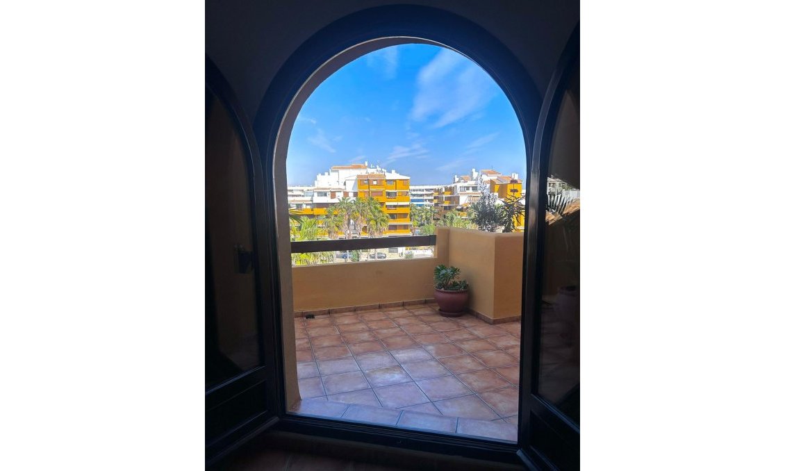 Resale - Apartment -
Torrevieja - Punta Prima