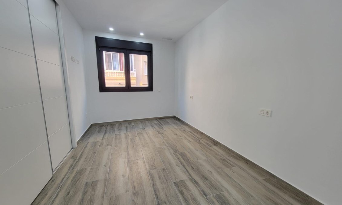 Wiederverkauf - Wohnung -
Torrevieja - Playa del Cura