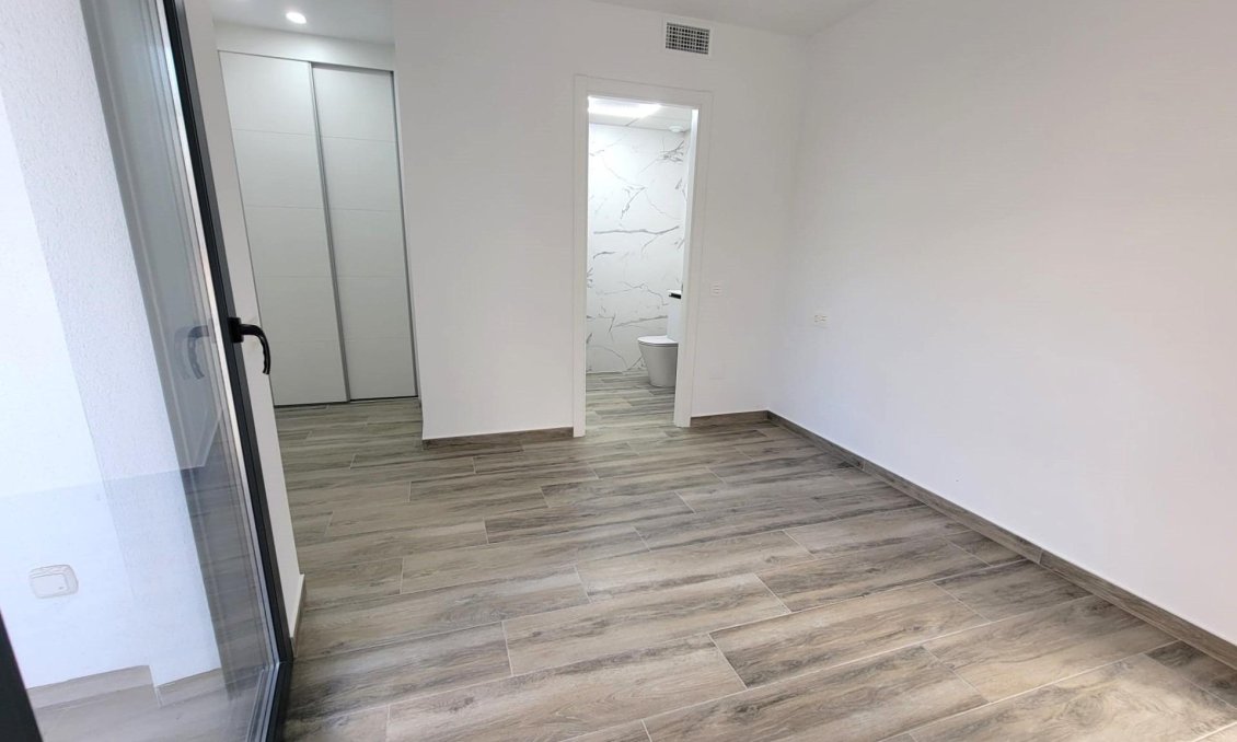 Wiederverkauf - Wohnung -
Torrevieja - Playa del Cura