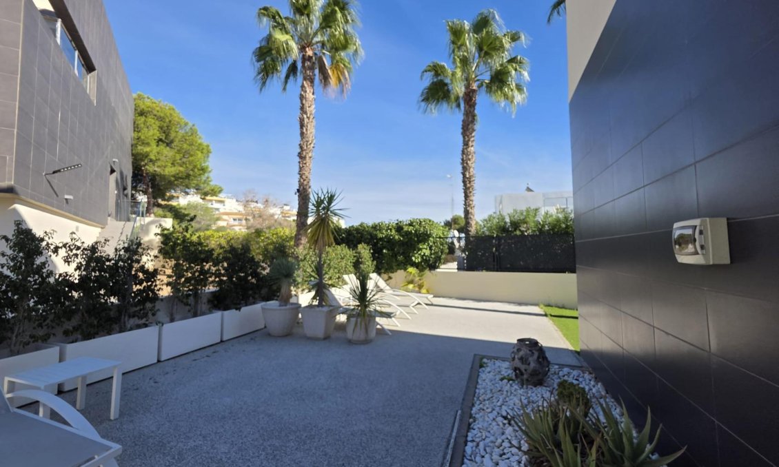 Wiederverkauf - Villa -
Orihuela Costa - Villamartín