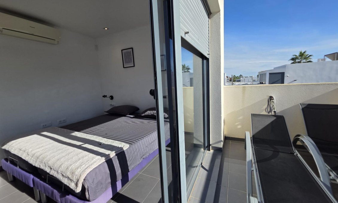 Wiederverkauf - Villa -
Orihuela Costa - Villamartín