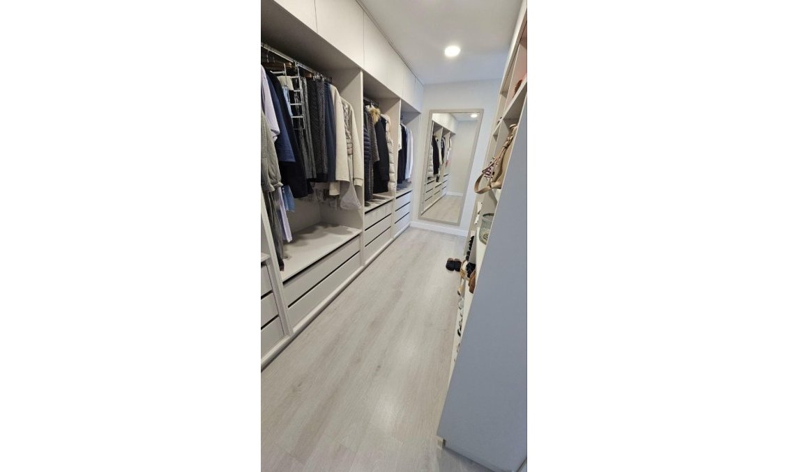 Wiederverkauf - Villa -
Orihuela - Inland