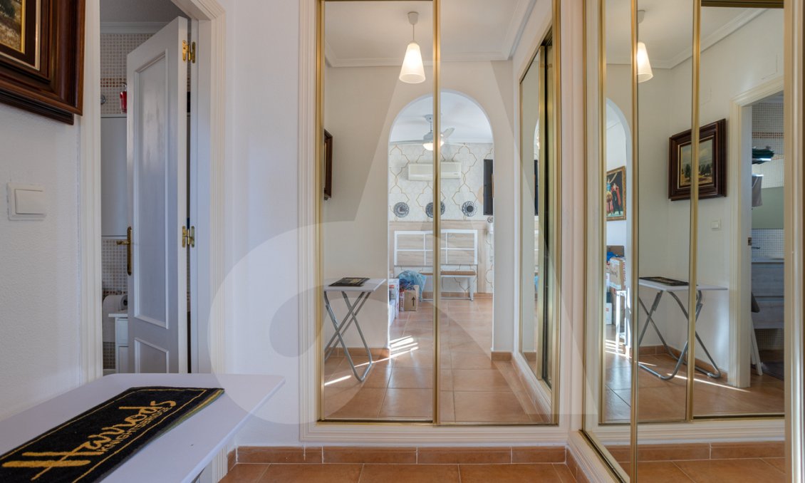 Resale - Villa -
Guardamar del Segura - El Raso