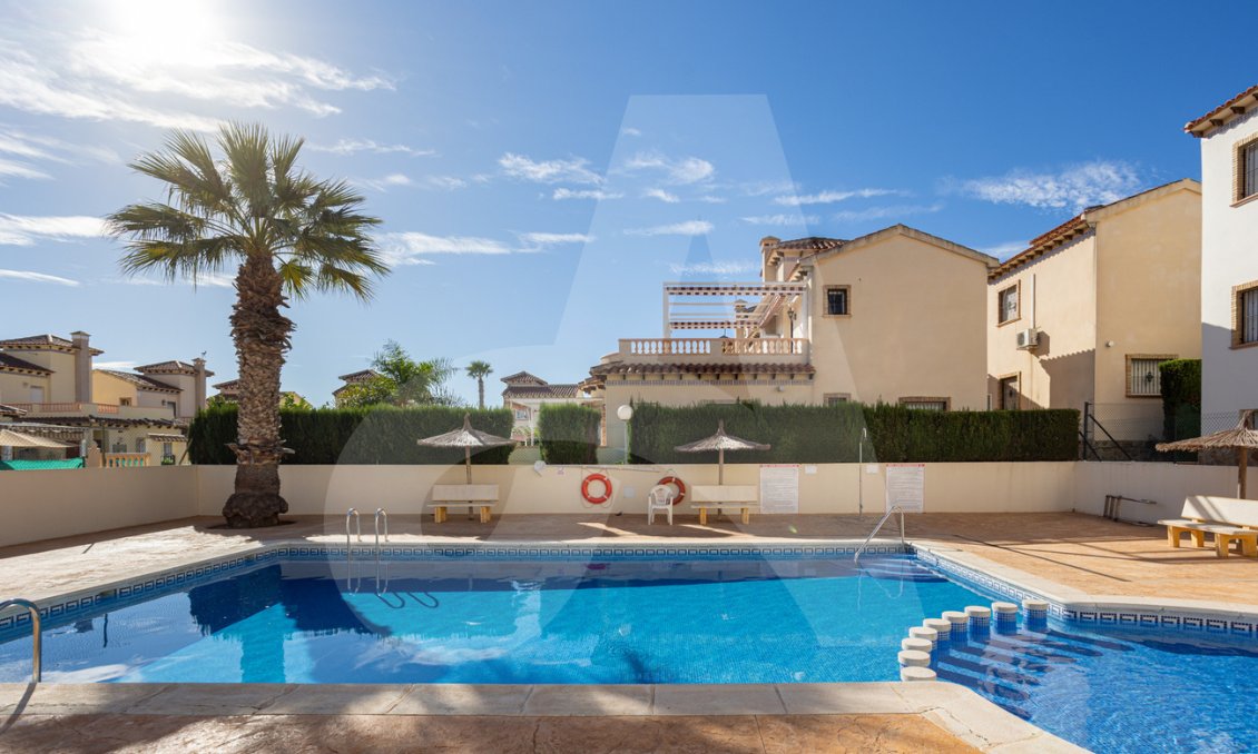 Resale - Villa -
Guardamar del Segura - El Raso