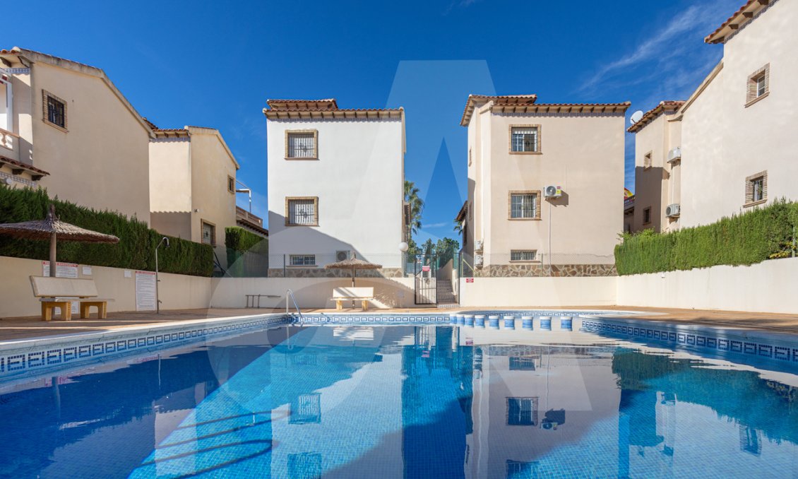 Resale - Villa -
Guardamar del Segura - El Raso