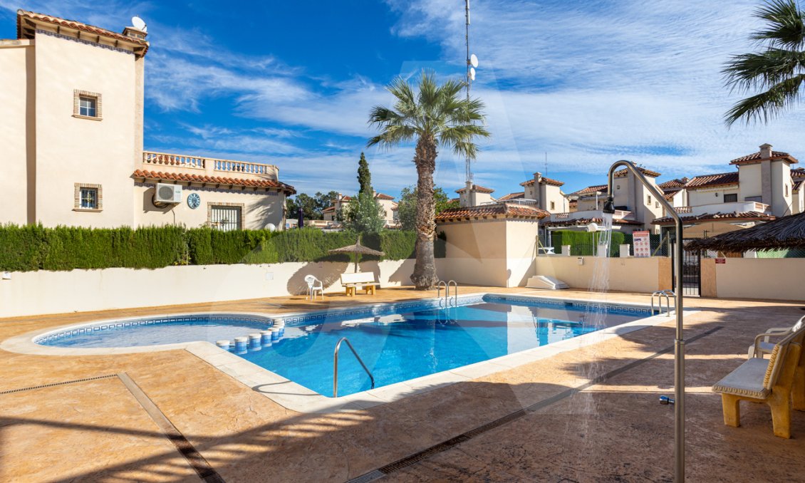 Resale - Villa -
Guardamar del Segura - El Raso