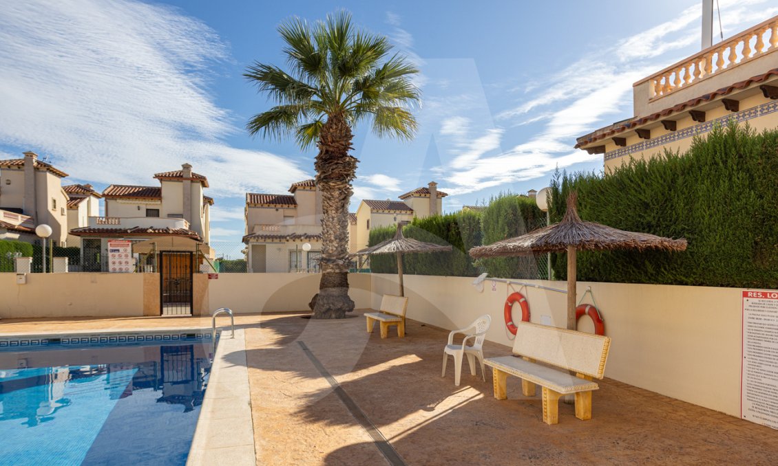 Resale - Villa -
Guardamar del Segura - El Raso