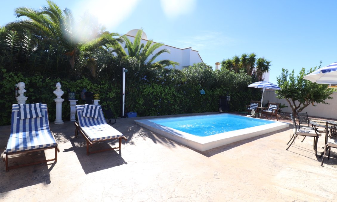 Resale - Villa -
Hondón de las Nieves - Inland