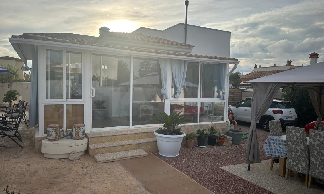 Resale - Villa -
Hondón de las Nieves - Inland