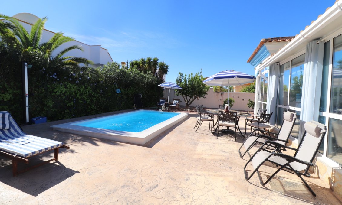 Resale - Villa -
Hondón de las Nieves - Inland