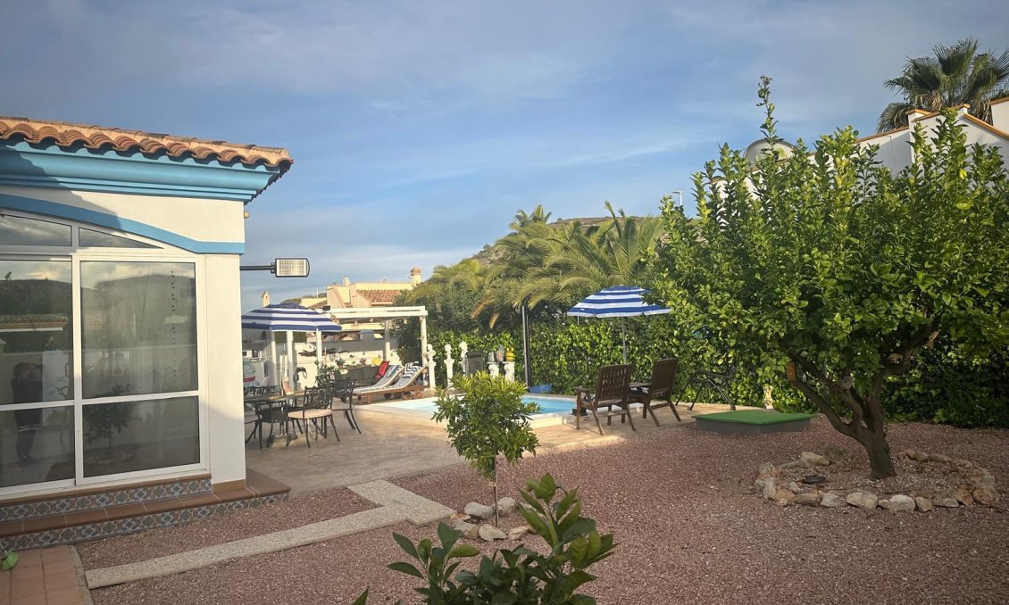 Resale - Villa -
Hondón de las Nieves - Inland