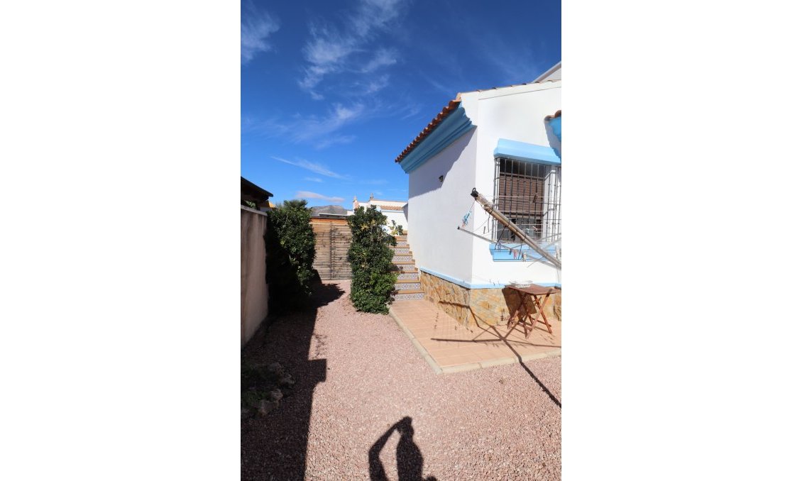 Resale - Villa -
Hondón de las Nieves - Inland