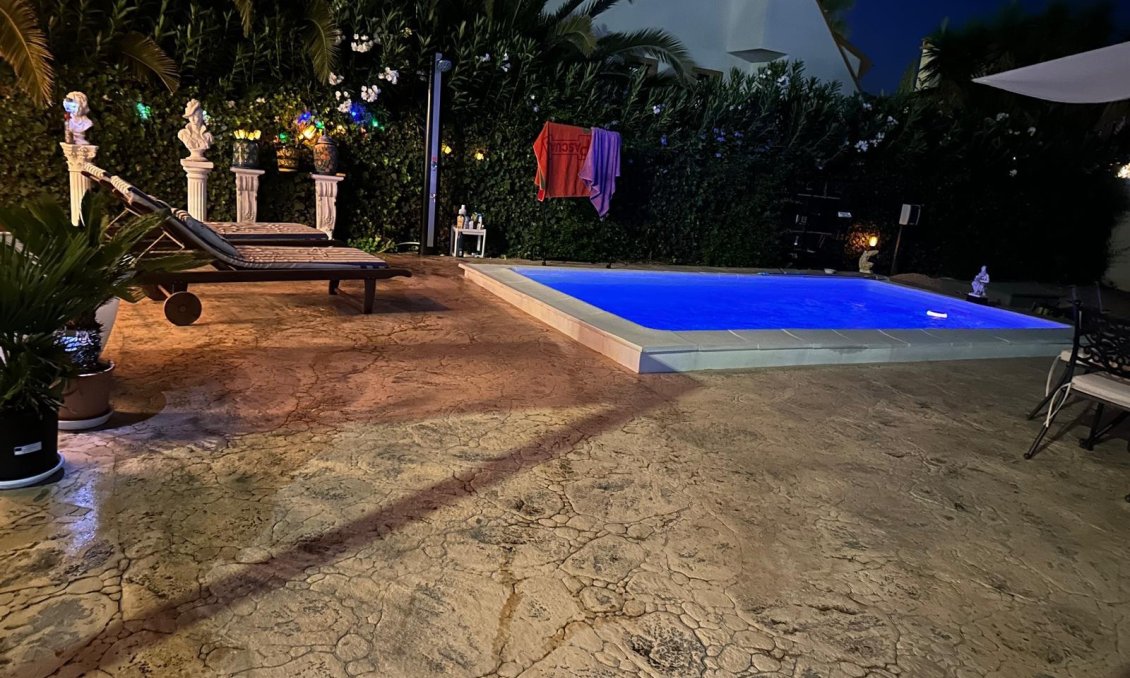 Resale - Villa -
Hondón de las Nieves - Inland