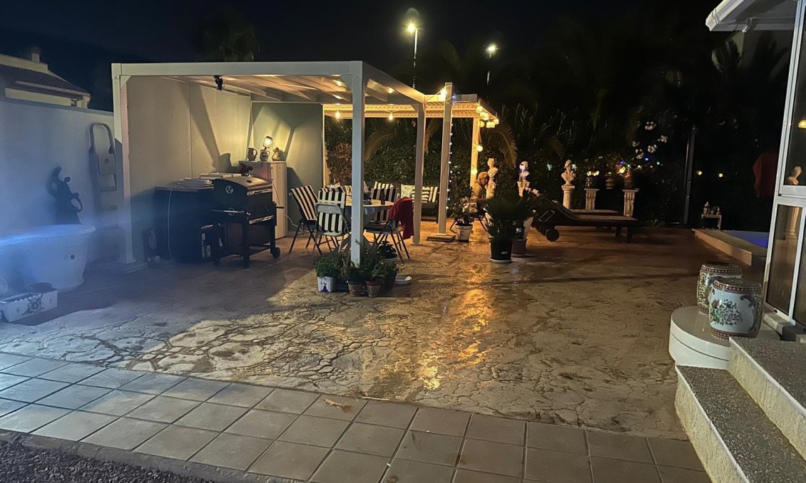 Resale - Villa -
Hondón de las Nieves - Inland