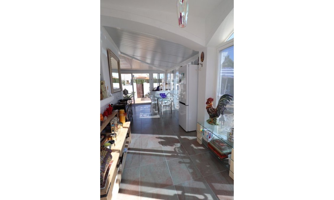 Resale - Villa -
Hondón de las Nieves - Inland