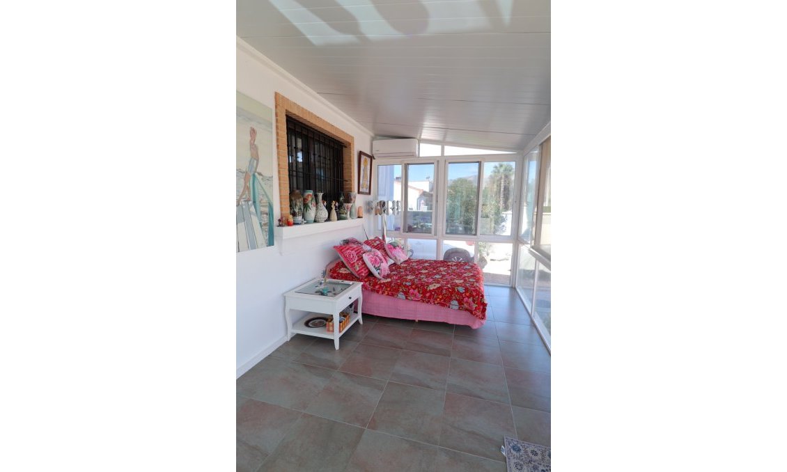 Resale - Villa -
Hondón de las Nieves - Inland