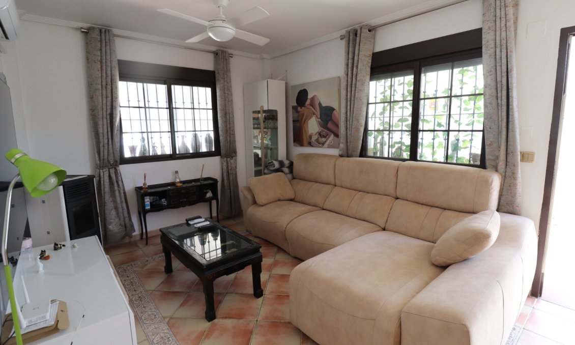 Resale - Villa -
Hondón de las Nieves - Inland