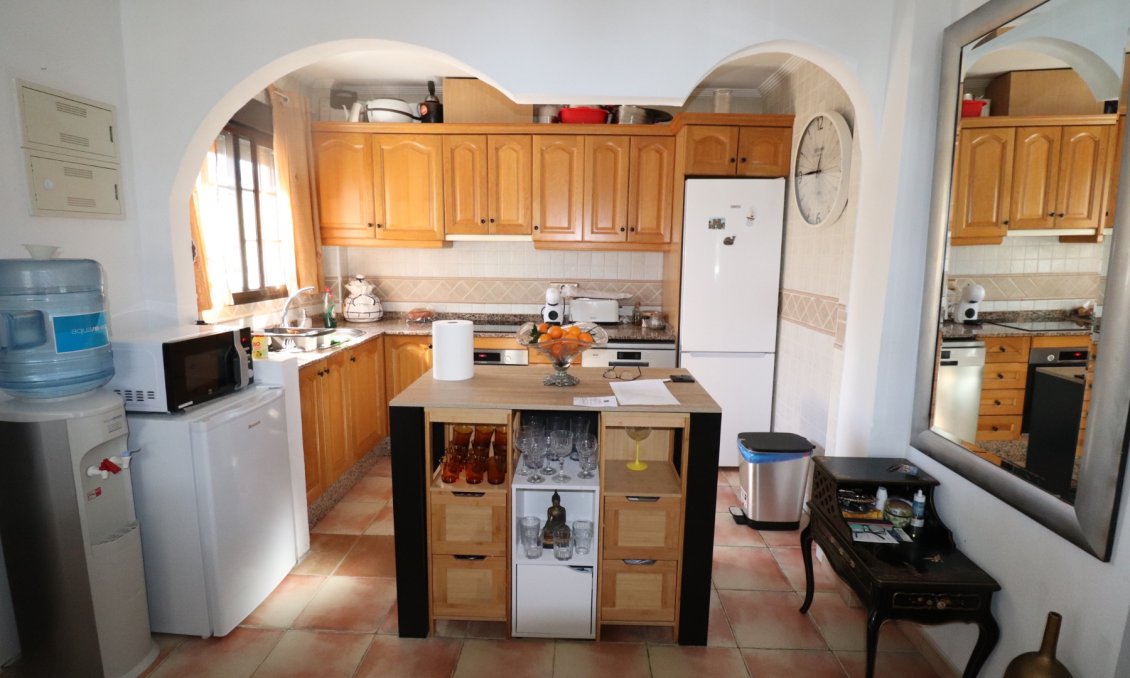 Resale - Villa -
Hondón de las Nieves - Inland