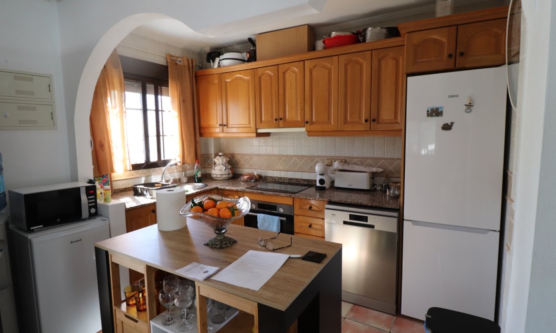 Resale - Villa -
Hondón de las Nieves - Inland