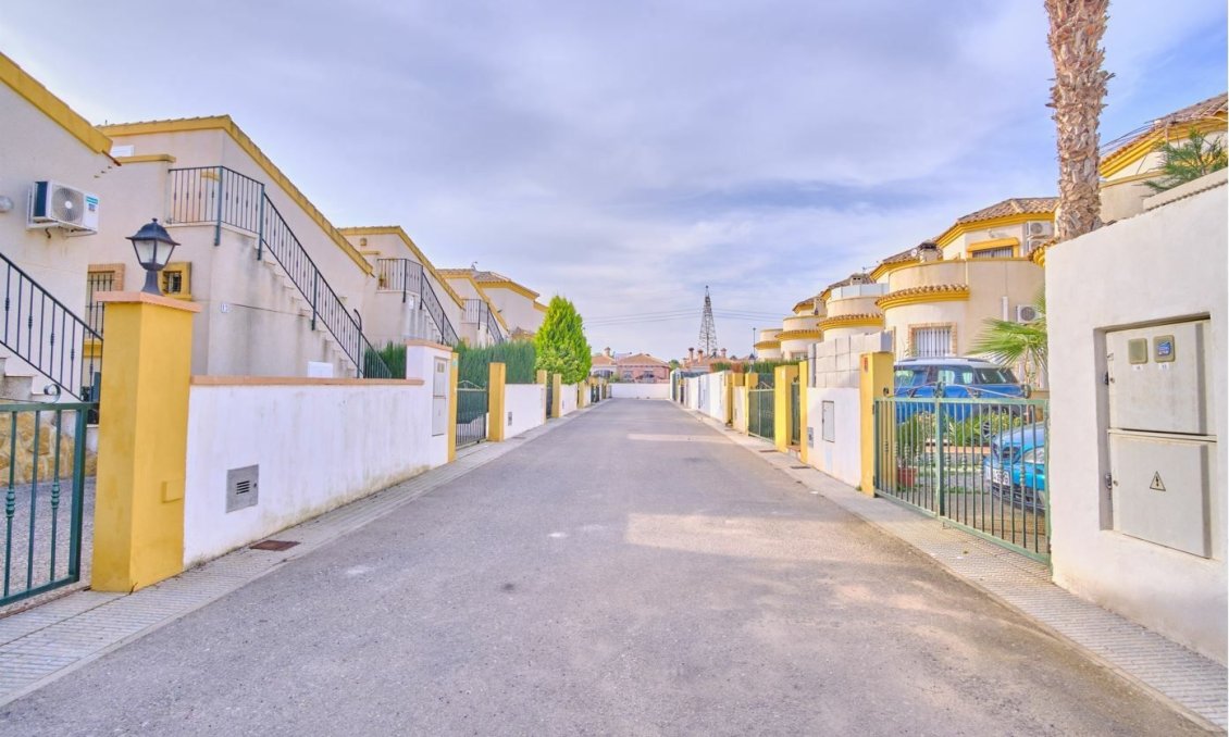 Wiederverkauf - Villa -
Los Montesinos - Costa Blanca