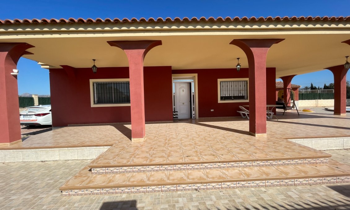 Resale - Villa -
Albatera - Inland