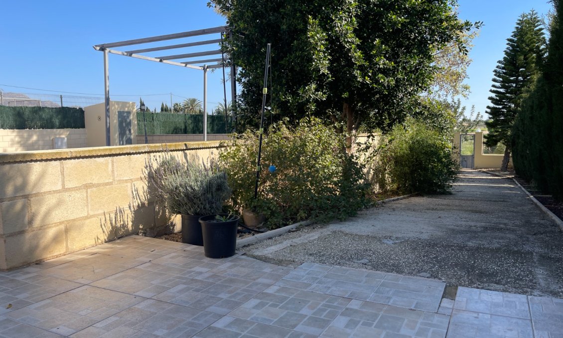 Resale - Villa -
Albatera - Inland