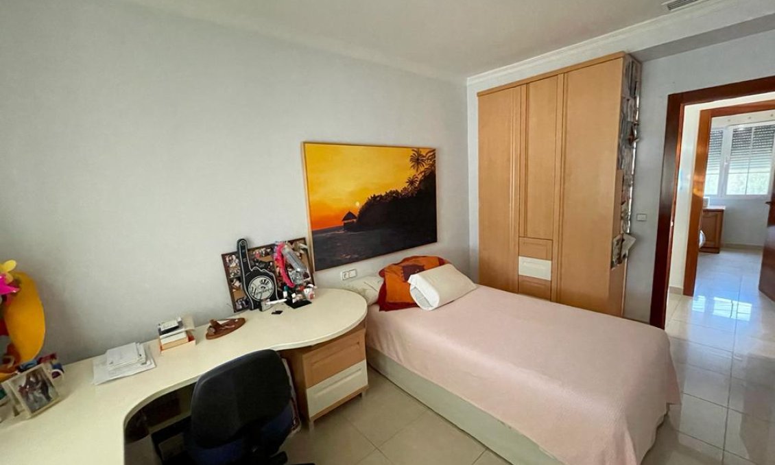 Wiederverkauf - Villa -
Albatera - Inland