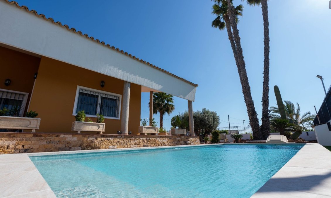 Resale - Villa -
Orihuela - Inland