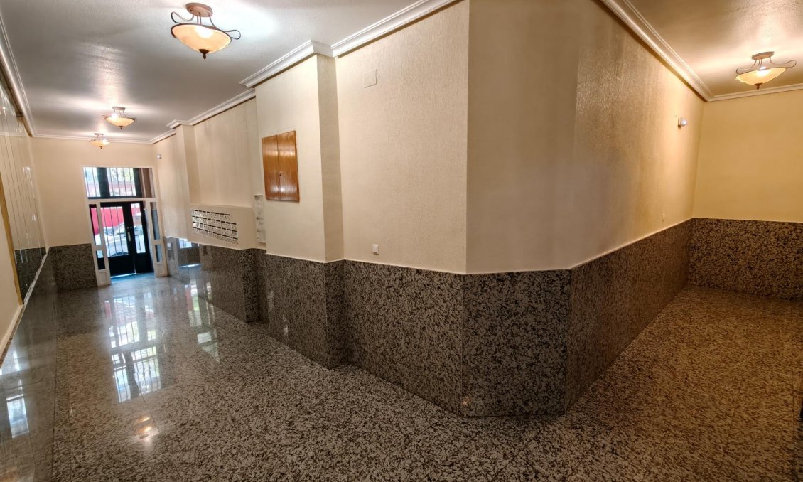 Resale - Apartment -
Torrevieja - Estacion De Autobuses