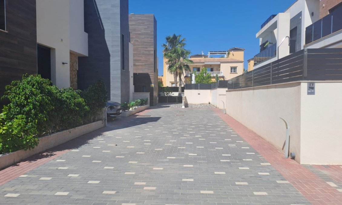 Resale - Town House -
Orihuela Costa - Costa Blanca
