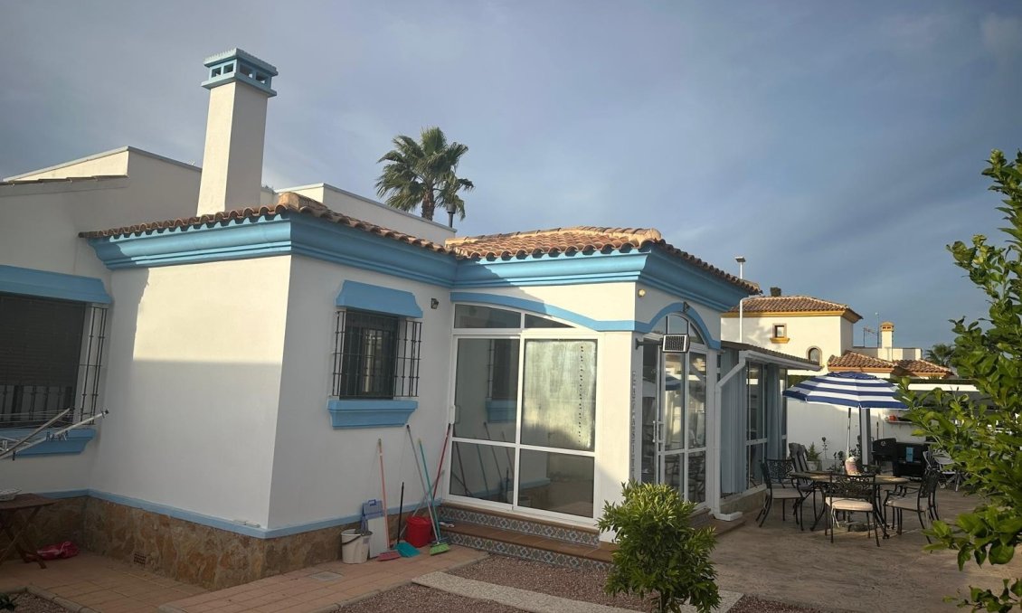 Resale - Villa -
Hondón de las Nieves - Inland
