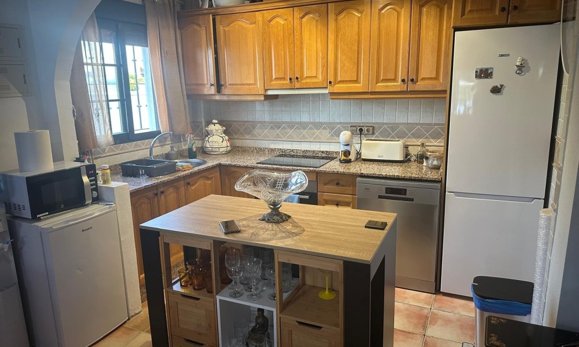 Resale - Villa -
Hondón de las Nieves - Inland