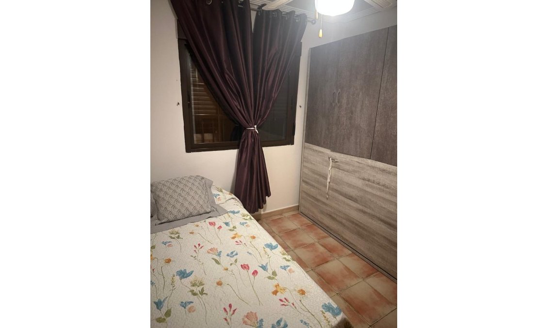 Resale - Villa -
Hondón de las Nieves - Inland