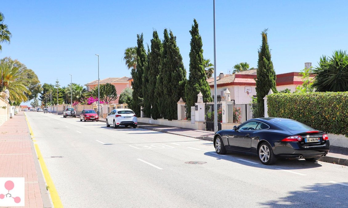 Neue Gebäude - Villa -
San Fulgencio - La Escuera