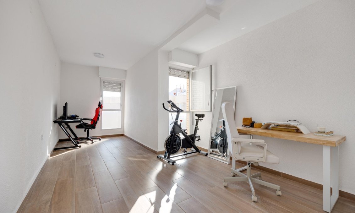 Resale - Apartment -
Torrevieja - Centro